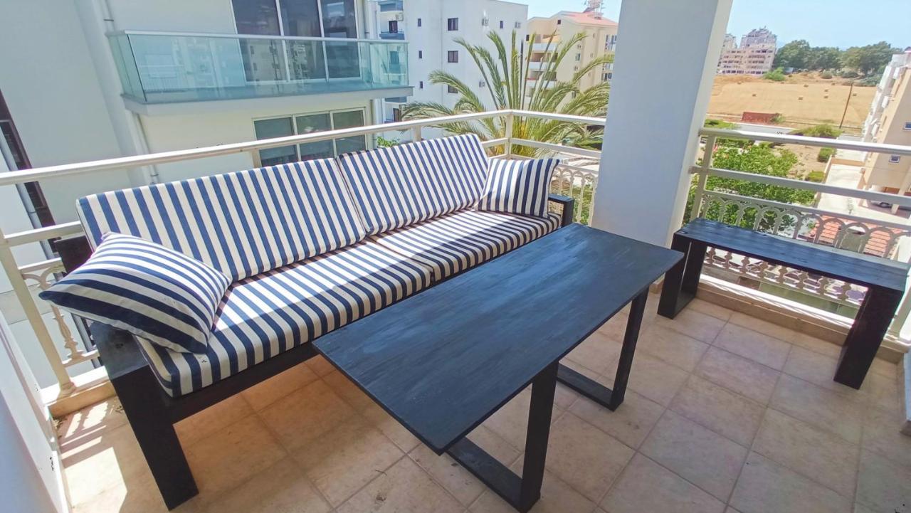 Luxury Private Rooms -Sea View, Netflix, Gym- 5 Min From Beach! - Private Room In Shared Apartment Larnaca Exteriör bild
