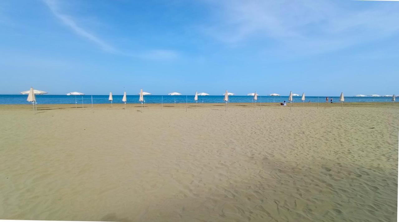Luxury Private Rooms -Sea View, Netflix, Gym- 5 Min From Beach! - Private Room In Shared Apartment Larnaca Exteriör bild