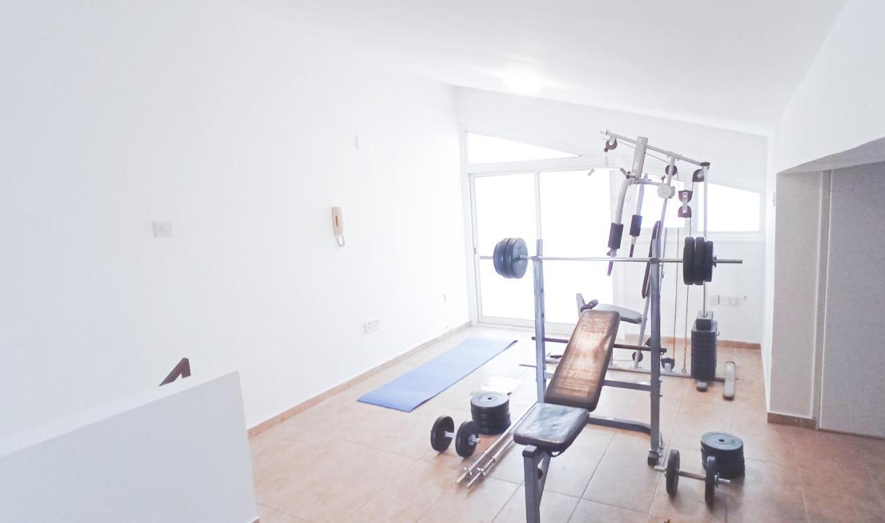 Luxury Private Rooms -Sea View, Netflix, Gym- 5 Min From Beach! - Private Room In Shared Apartment Larnaca Exteriör bild