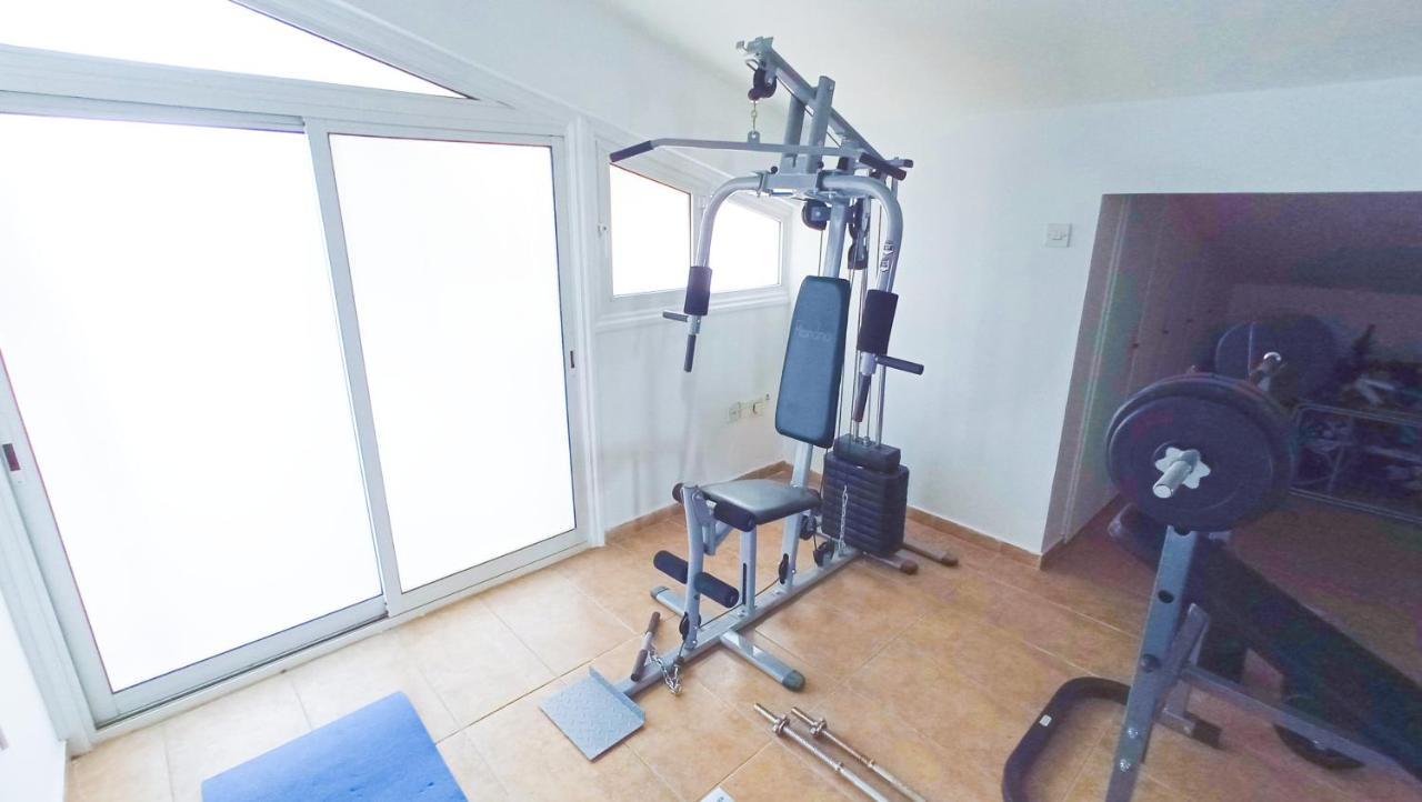 Luxury Private Rooms -Sea View, Netflix, Gym- 5 Min From Beach! - Private Room In Shared Apartment Larnaca Exteriör bild