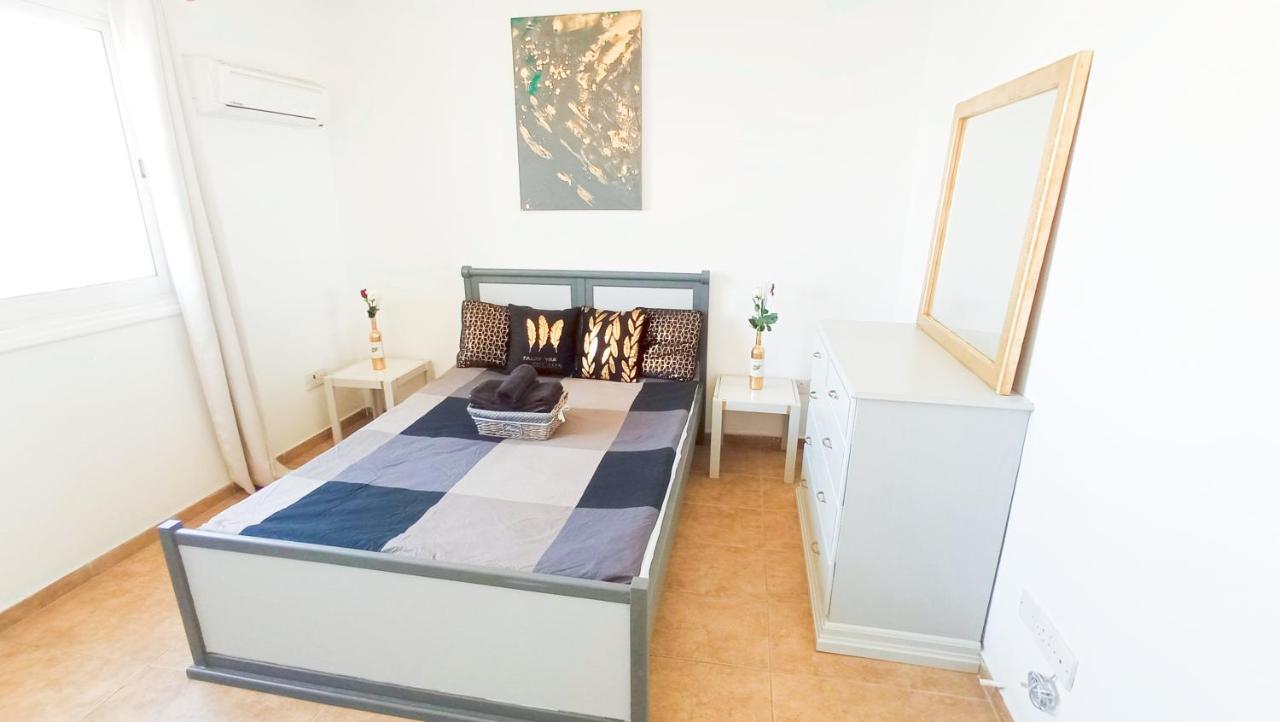 Luxury Private Rooms -Sea View, Netflix, Gym- 5 Min From Beach! - Private Room In Shared Apartment Larnaca Exteriör bild