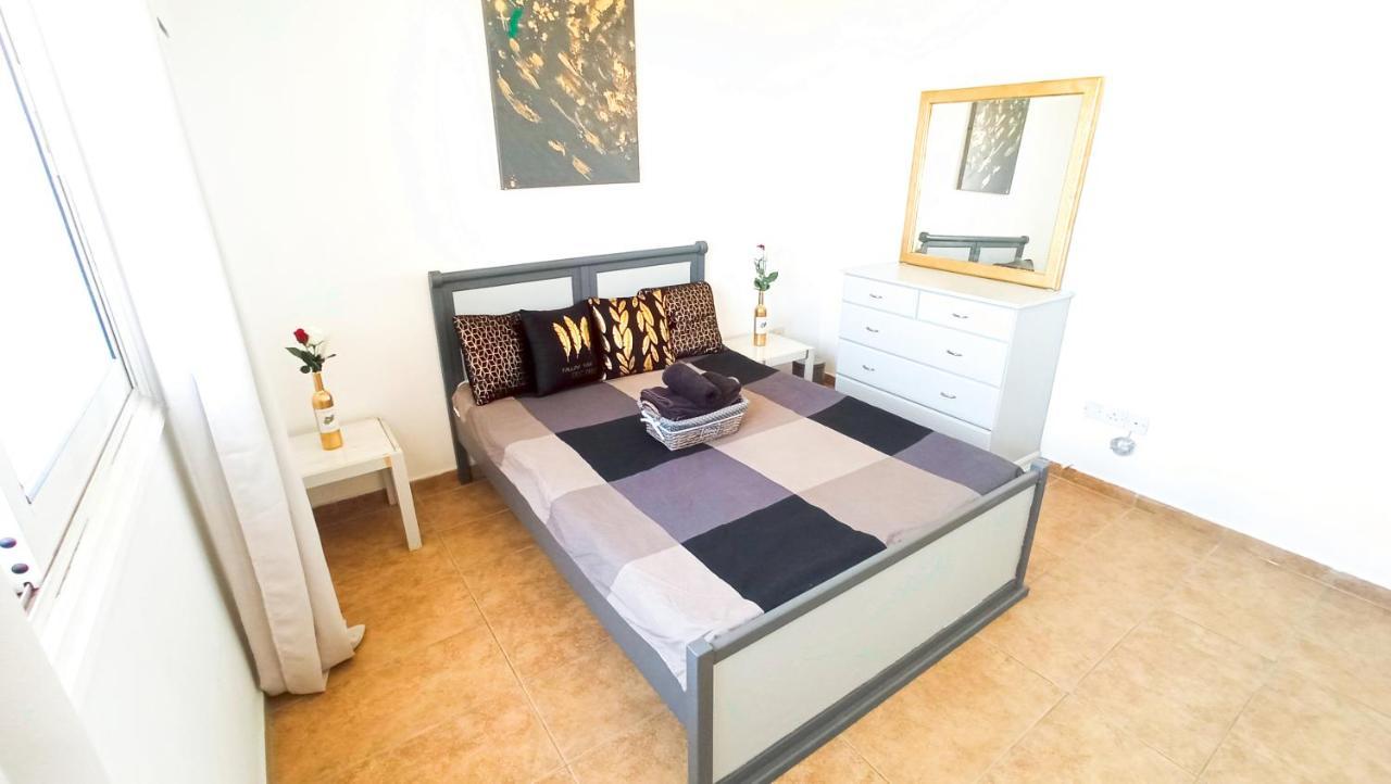 Luxury Private Rooms -Sea View, Netflix, Gym- 5 Min From Beach! - Private Room In Shared Apartment Larnaca Exteriör bild