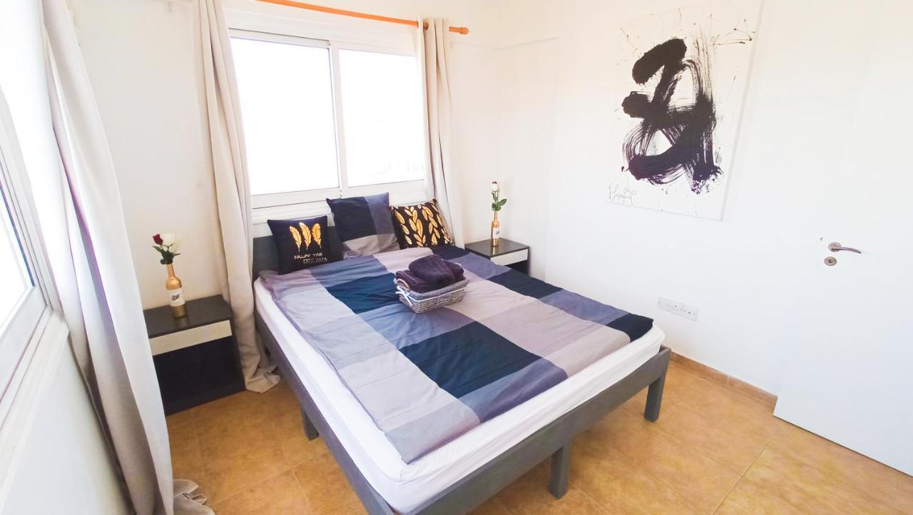 Luxury Private Rooms -Sea View, Netflix, Gym- 5 Min From Beach! - Private Room In Shared Apartment Larnaca Exteriör bild