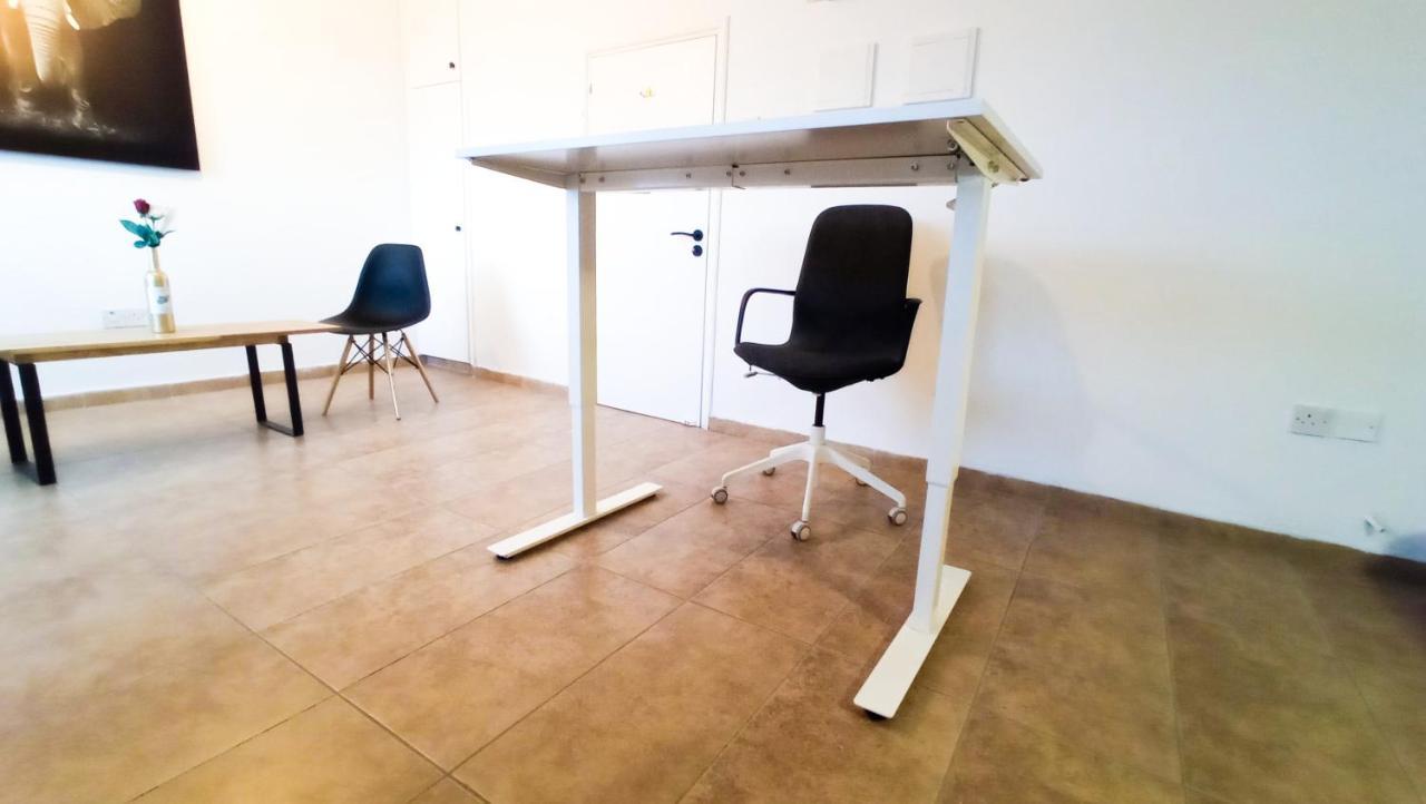 Luxury Private Rooms -Sea View, Netflix, Gym- 5 Min From Beach! - Private Room In Shared Apartment Larnaca Exteriör bild