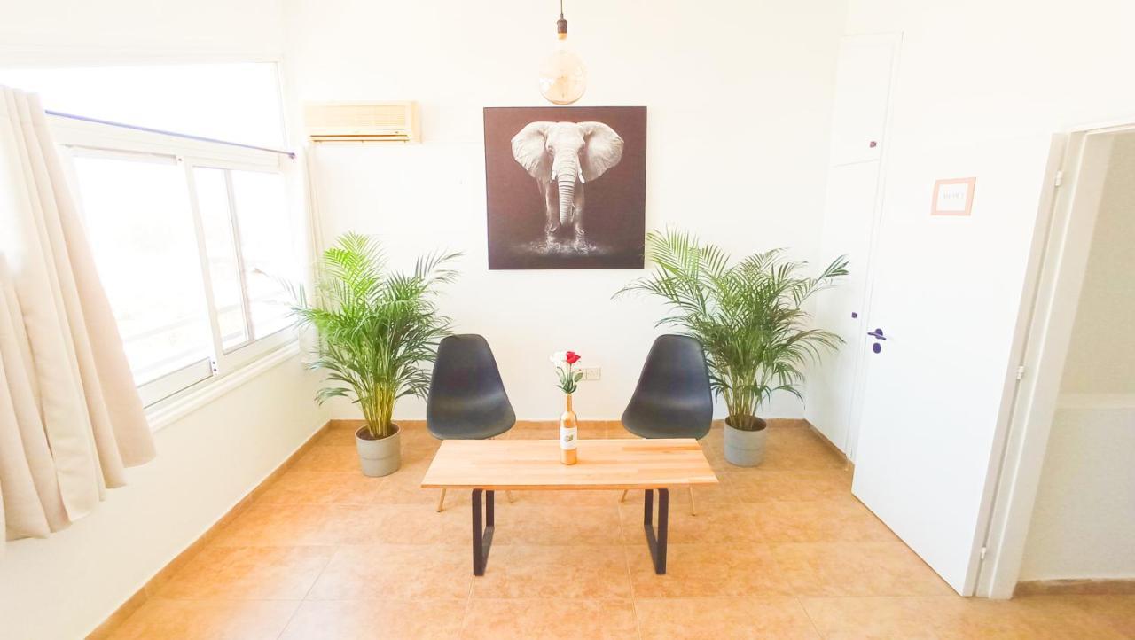 Luxury Private Rooms -Sea View, Netflix, Gym- 5 Min From Beach! - Private Room In Shared Apartment Larnaca Exteriör bild