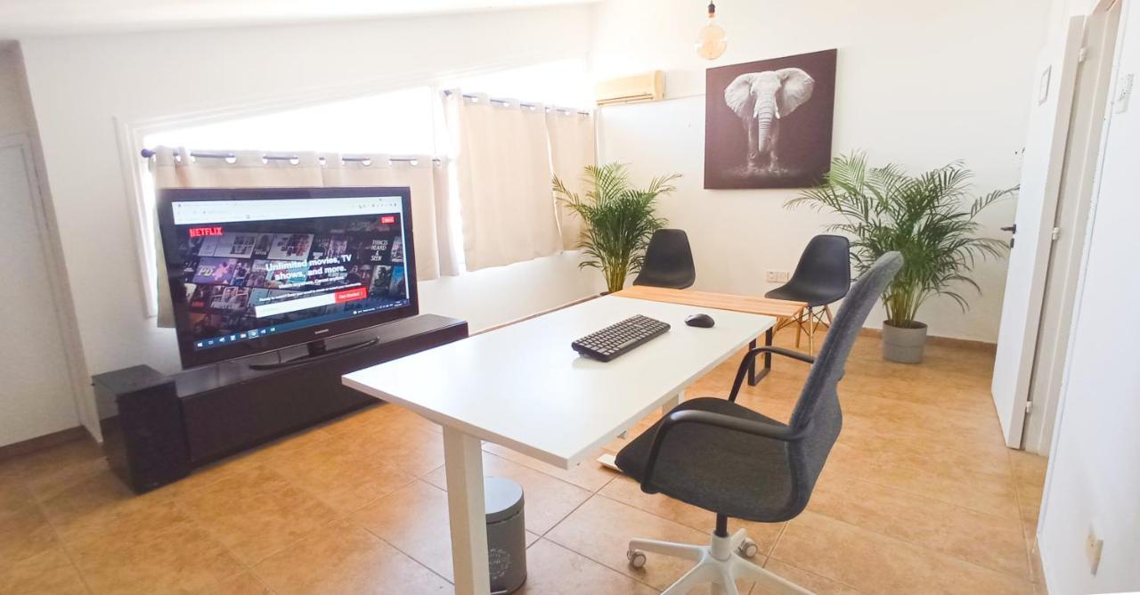 Luxury Private Rooms -Sea View, Netflix, Gym- 5 Min From Beach! - Private Room In Shared Apartment Larnaca Exteriör bild