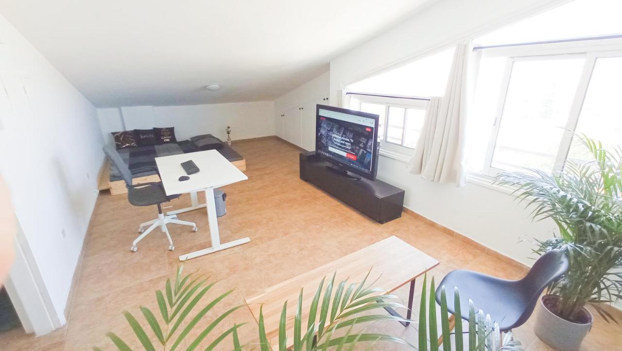 Luxury Private Rooms -Sea View, Netflix, Gym- 5 Min From Beach! - Private Room In Shared Apartment Larnaca Exteriör bild