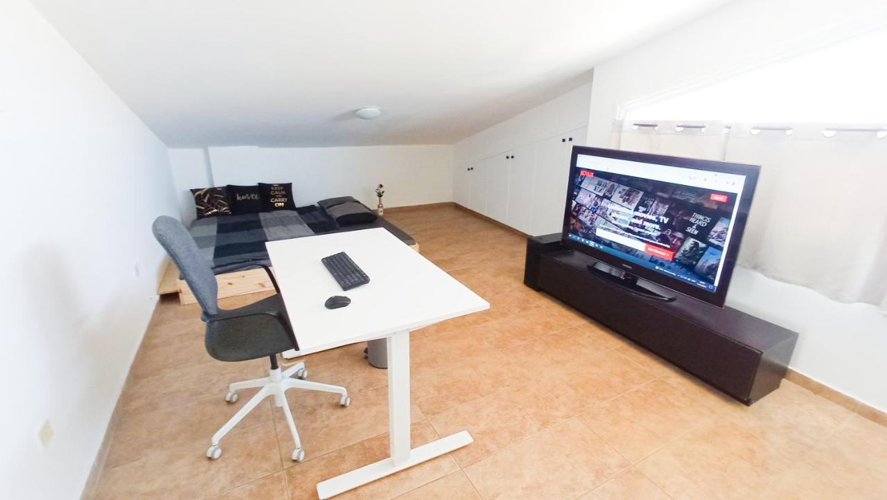 Luxury Private Rooms -Sea View, Netflix, Gym- 5 Min From Beach! - Private Room In Shared Apartment Larnaca Exteriör bild